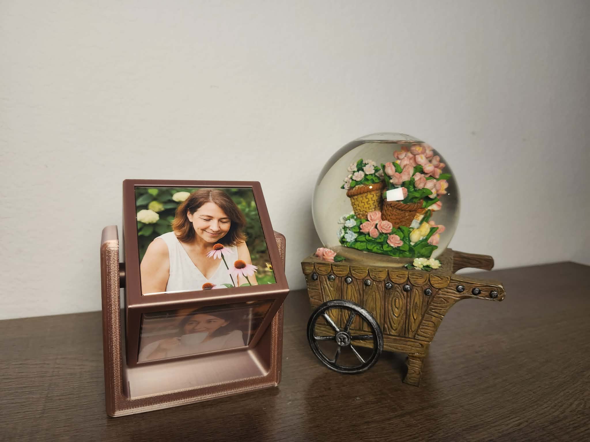 Rotating Cube Frame - Single ( holds 4 pcs )