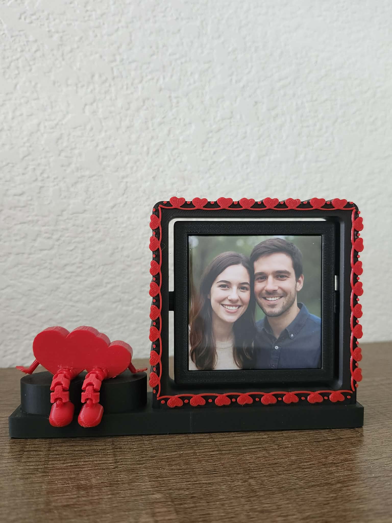 Two Hearts Snuggle Frame