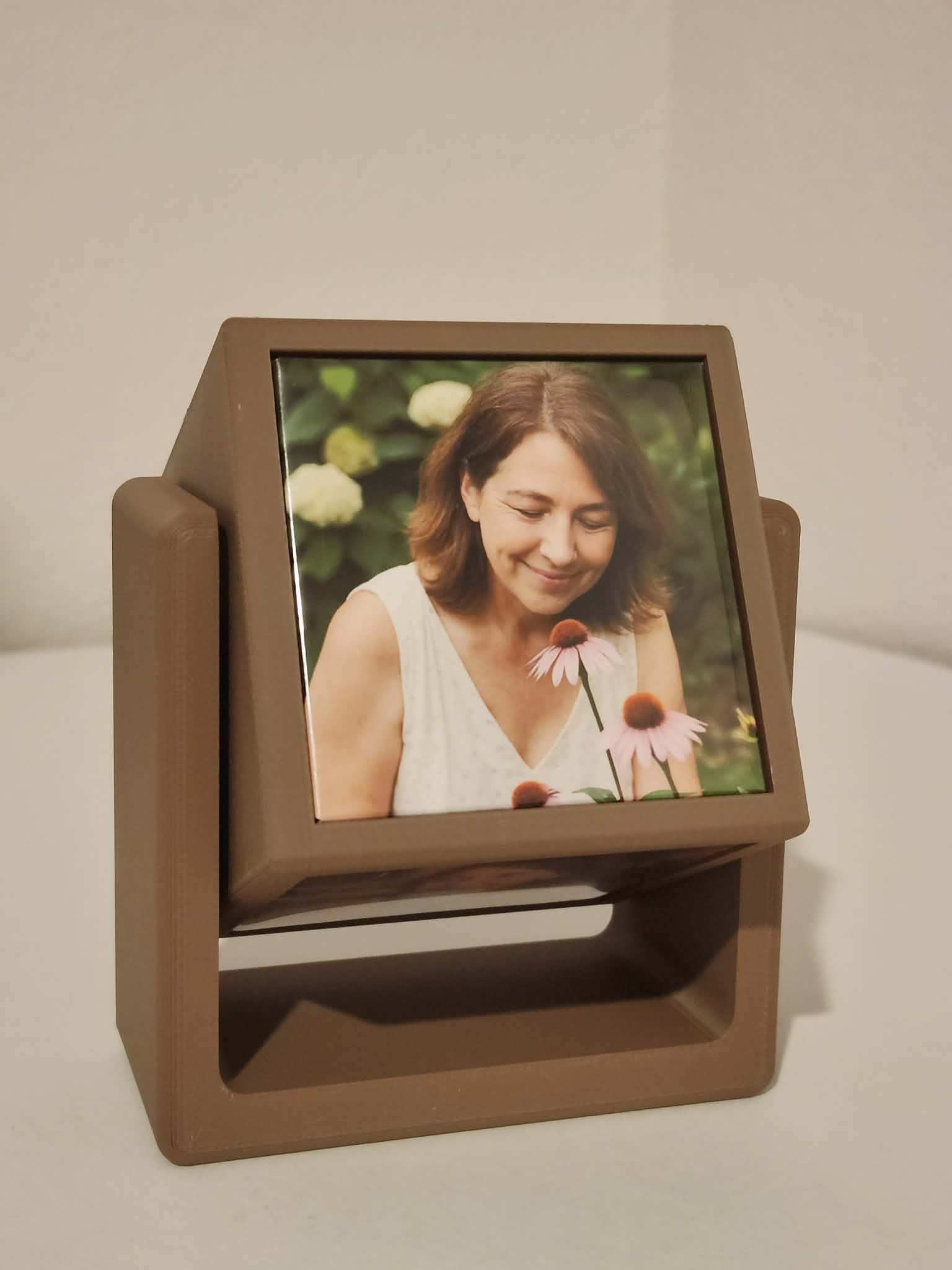 Rotating Cube Frame ( holds 4 pcs )